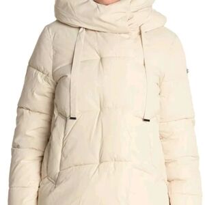 BCBGMAXAZRIA Women’s Quilted Winter Puffer Coat with Oversized Hood Size: L